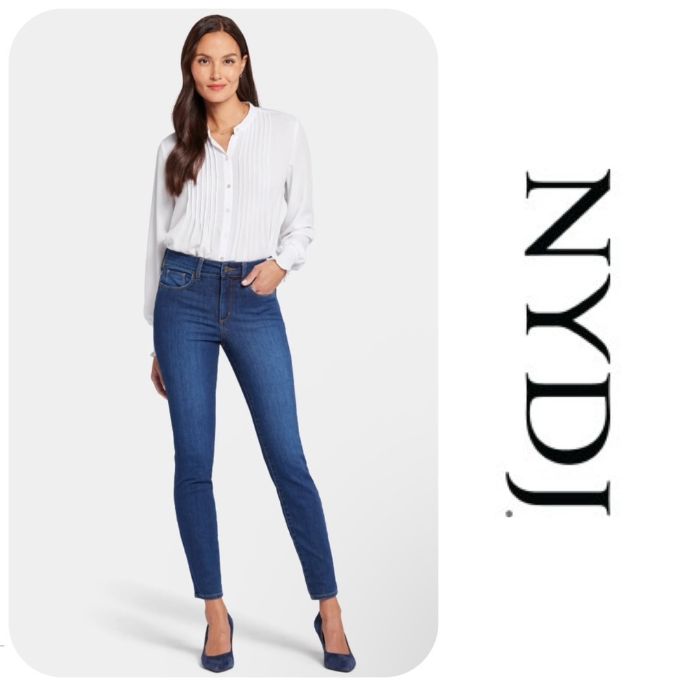 NYDJ Women's Skinny Jeans in a Size 10 LIKE NEW